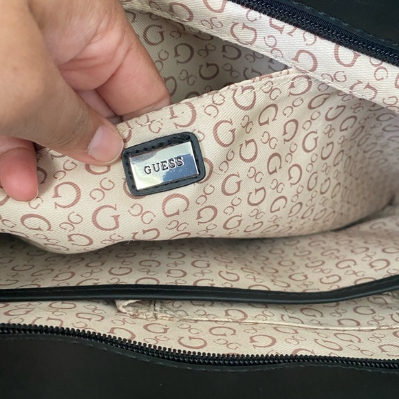 Guess hand bag . Used just few times.In great condition. - Picture 3 of 7